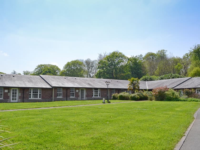 Garden and grounds | Poppy - Netley Hall, Dorrington, near Shrewsbury