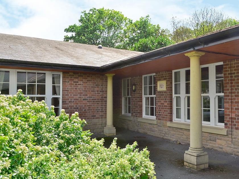 Exterior | Peach Tree - Netley Hall, Dorrington, near Shrewsbury