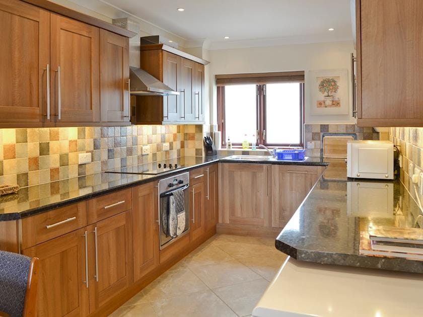 Well-equipped fitted kitchen | Harbour View, Castletown