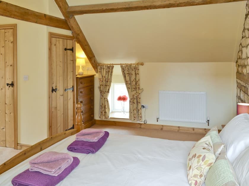 Light and airy double bedroom | Puffin Cottage - Manor Farm Cottages, Buckton, near Flamborough