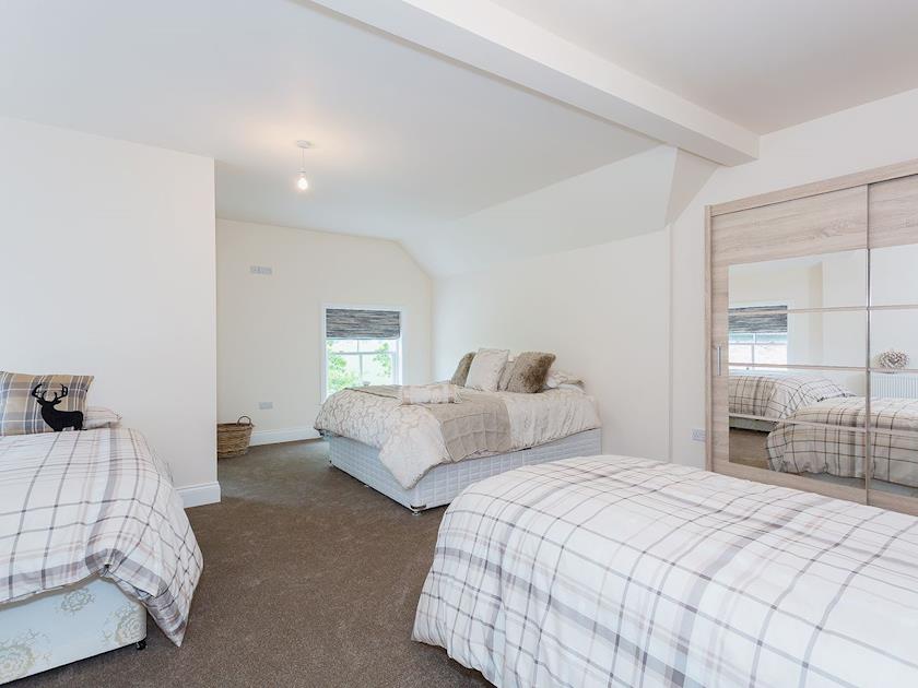 Family bedroom with two single beds | Yokefleet Cottage, Sandholme, near Beverley