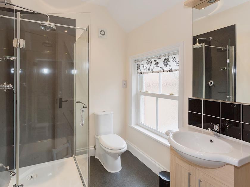 En-suite shower room | Yokefleet Cottage, Sandholme, near Beverley
