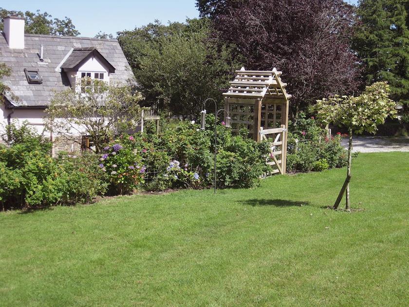 The lush verdant garden | Peartree Cottage, Northlew, near Okehampton