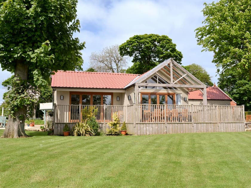 Large lawned garden to front of property | The Pavilion, Killerby, near Scarborough