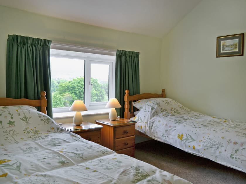 Cosy twin bedroom | Howe Bridge House, near Portinscale