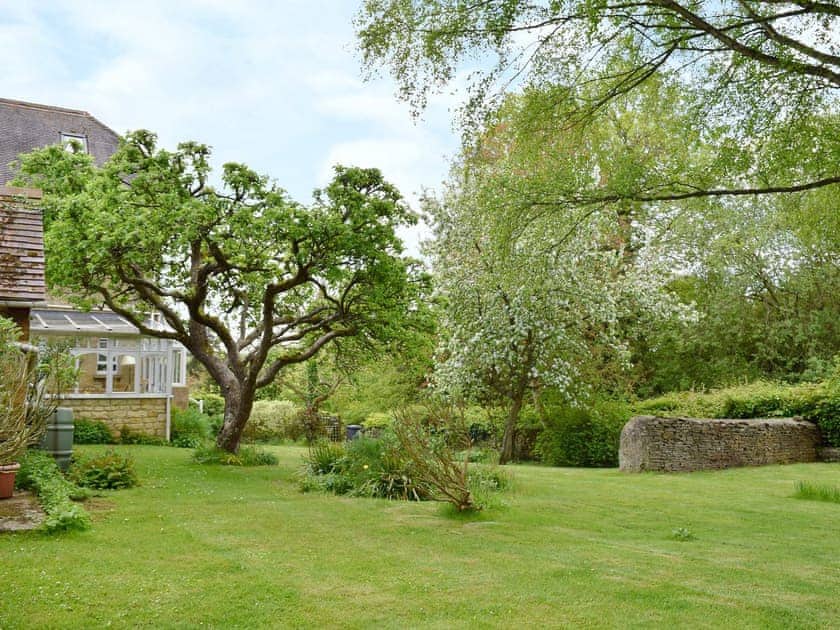 Lovely garden and grounds | Jubilee Cottage, Church Enstone, near Chipping Norton