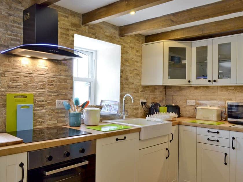 Well-equipped kitchen | Snuggle Cottage - Dolgoy Cottages, Llangrannog