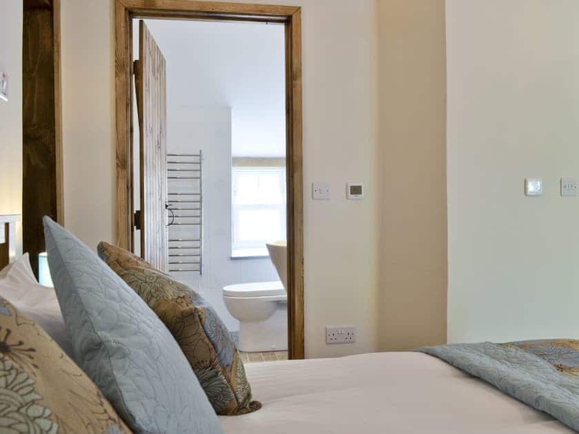 En-suite to double bedroom | Dolgoy Cottages - Ponycob Cottage - Dolgoy Cottages, Llangrannog