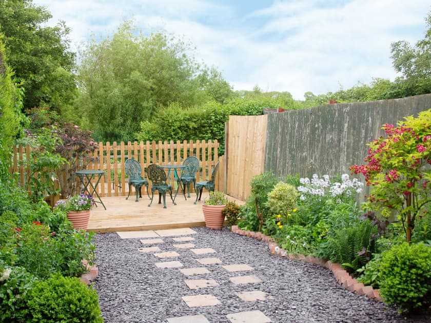 Attractive landscaped garden | Fir Tree Cottage, Stretton-on-Fosse, near Moreton-in-Marsh