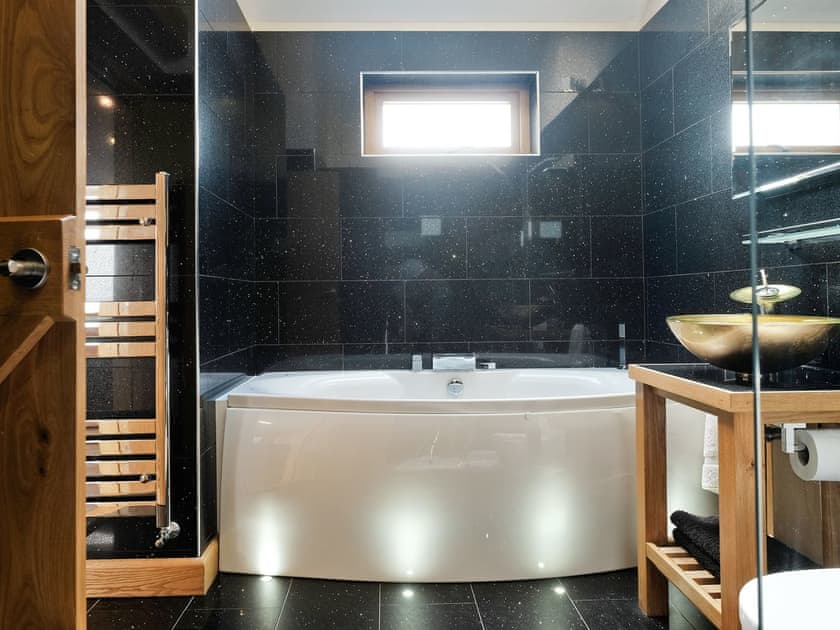 Modern bathroom | Moonshine - Wooldown Holiday Cottages, Marhamchurch, near Bude