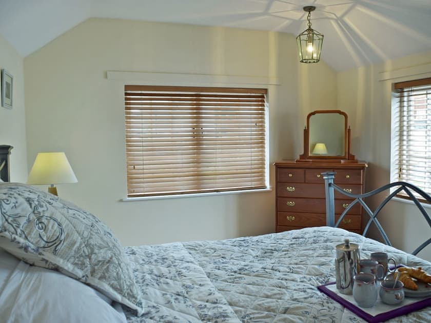 Elegant double bedroom | Ty Cornel, Aberporth, near Cardigan