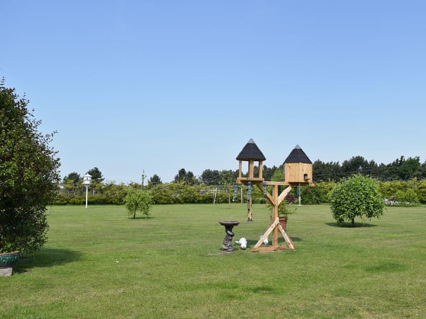 Shared 2.5 acre natural grounds | Leanda Lodge, Burgh Castle, near Great Yarmouth