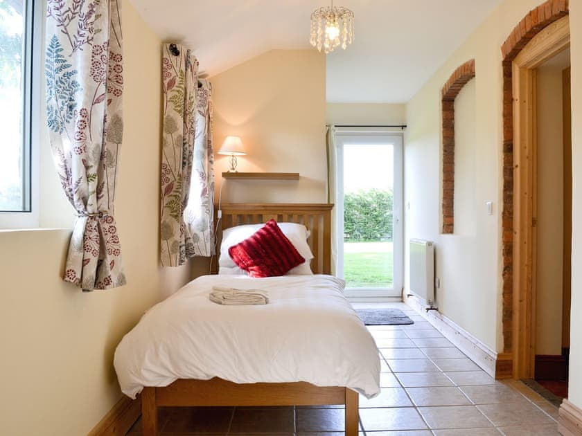 Comfortable twin bedroom | Cefnaire, Newtown
