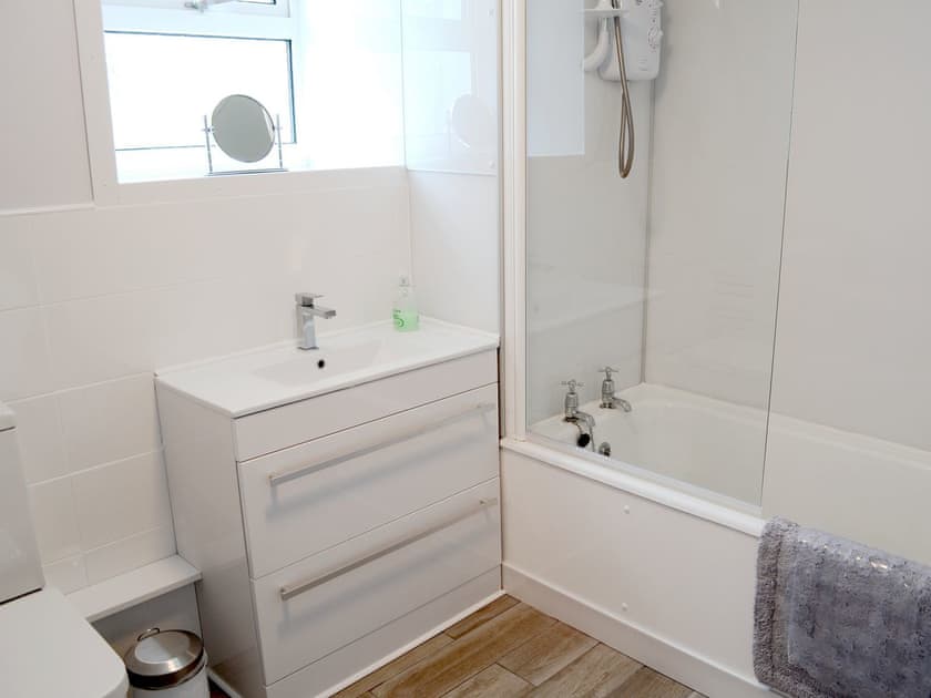 Bathroom | Bydand Cottage, Melness, near Tongue