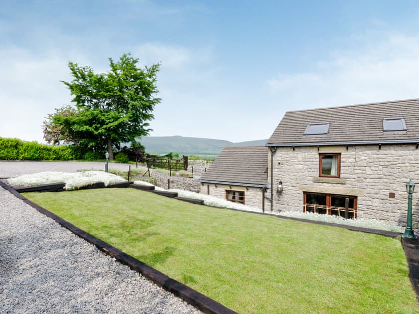 Extensive garden and grounds | Lillegarth, Bradwell