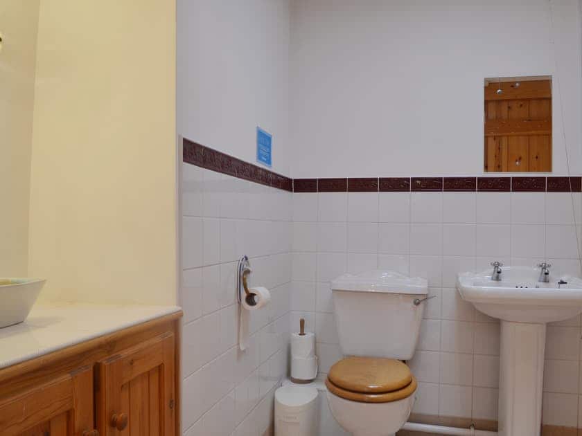 Wet room with shower | Barn Owl Cottage - Willersley Farm, Cromford, near Matlock