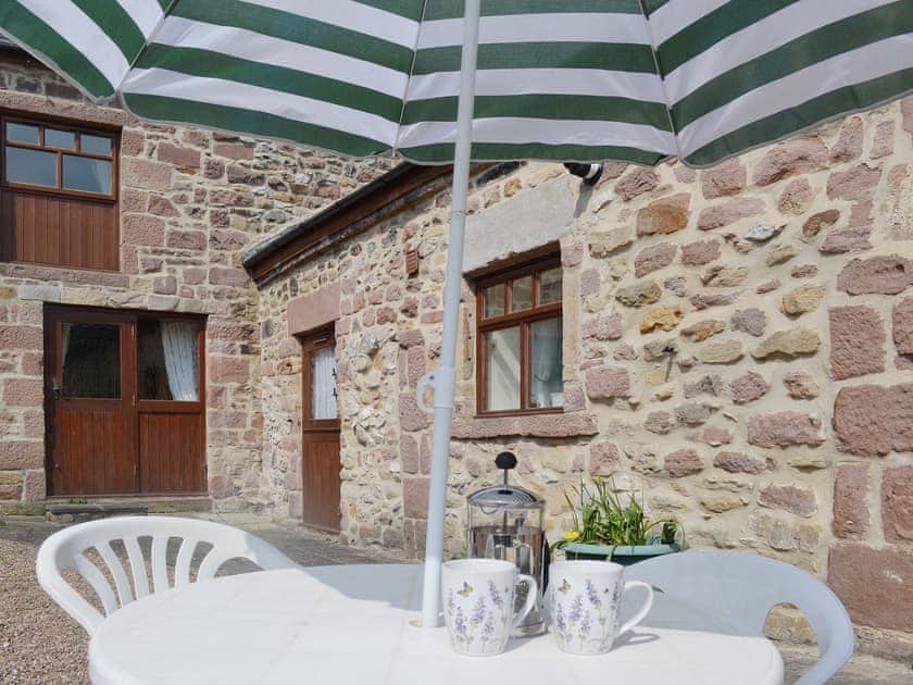 Delightful sitting out area in the cshared ourtyard | Barn Owl Cottage - Willersley Farm, Cromford, near Matlock