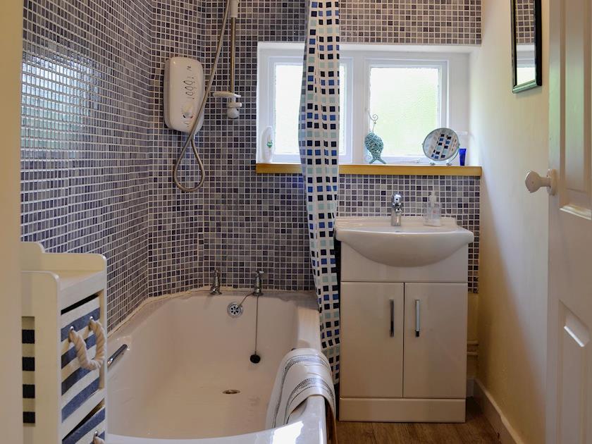 Delightfully tiled bathroom with shower over bath | Dunlappie Lodge, Edzell, near Brechin