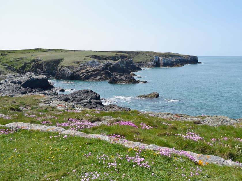 Dramatic coastal views | Bwthyn Y Borth, Rhoscolyn, near Holyhead
