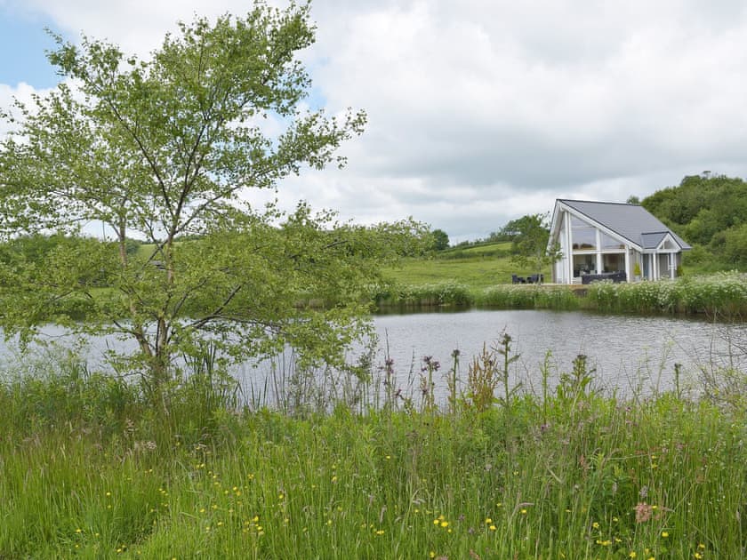 Secluded and private, the perfect getaway | Heron Lodge, Five Roads, near Llanelli