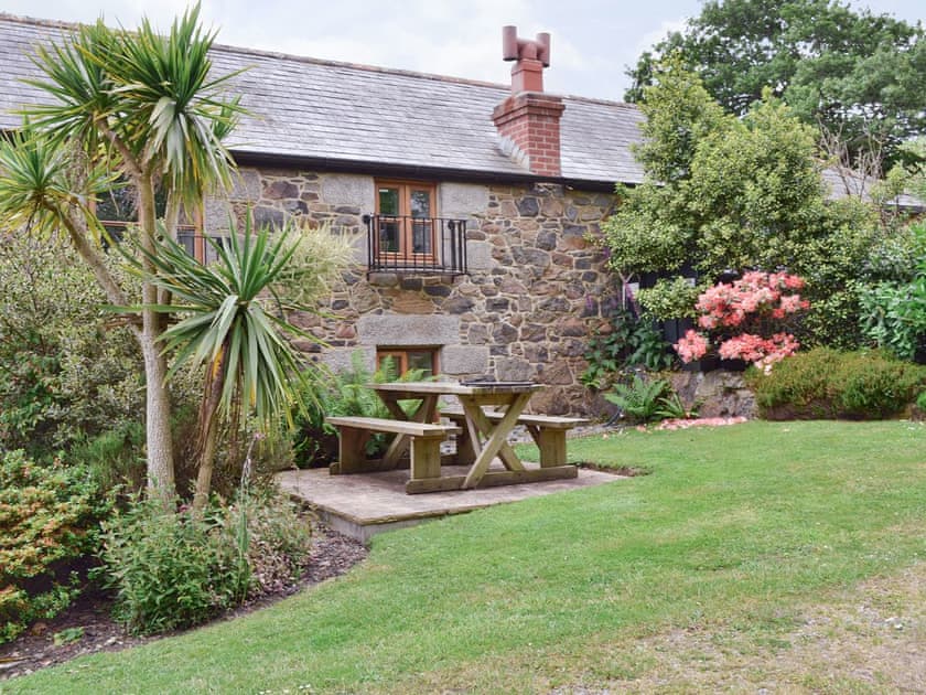 Sitting-out-area in garden | Buzzard Barn - Tregidden Farm, St Martin, near Helston