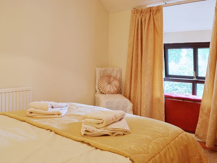 Cosy double bedroom | Ty Coch Cottage, Near Aberaeron