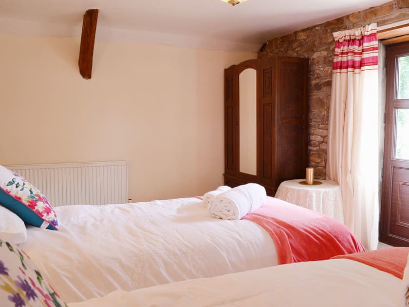 Charming traditional twin bedded room | Ty Coch Cottage, Near Aberaeron