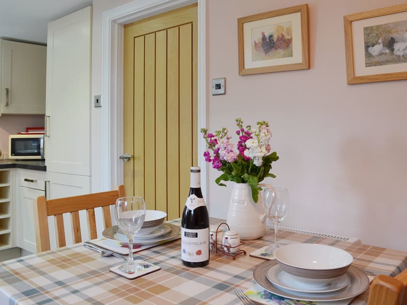 Lovely farmhouse style kitchen/dining room | Dairy Cottage, Pembury, near Tunbridge Wells