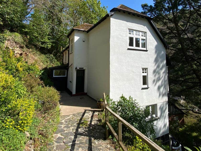 Cheswood Ref W41983 In Lynmouth Near Lynton Devon Cottages Com