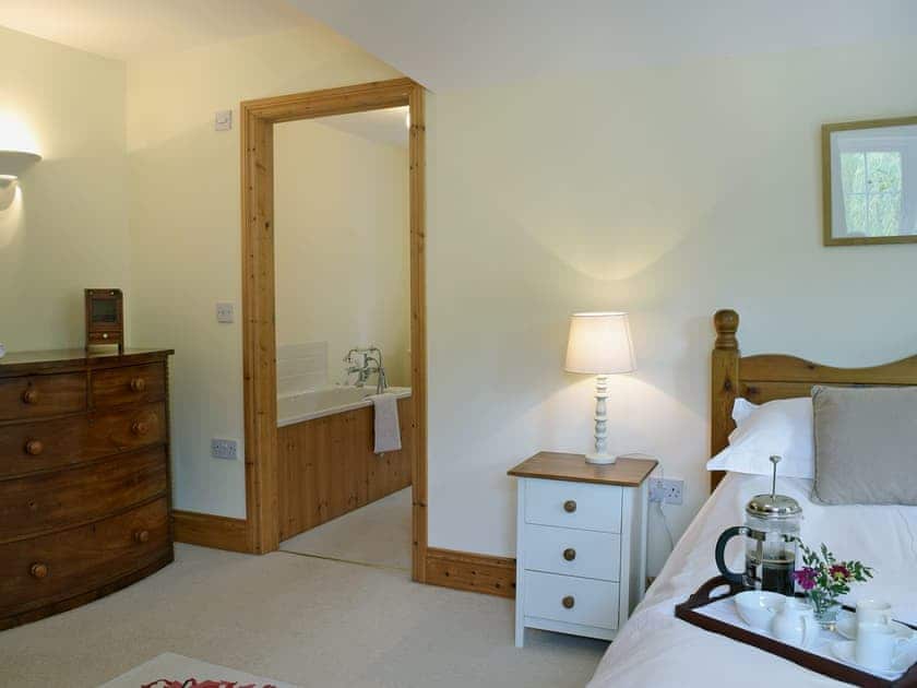 Charming double bedroom with kingsize bed and en-suite  | Cornant, Llechryd, near Cardigan
