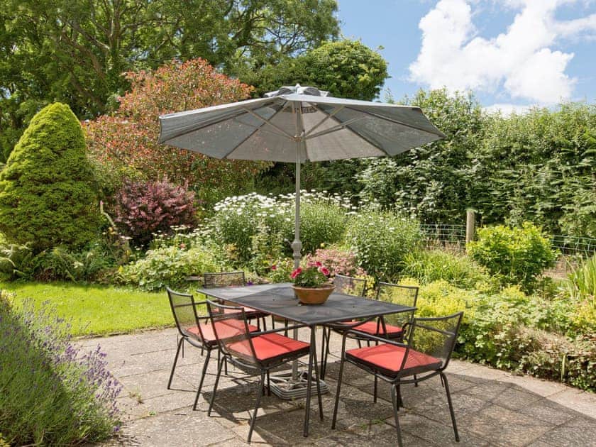 Beautiful outdoor eating area | Penhill Chase, Hillhead, near Kingswear