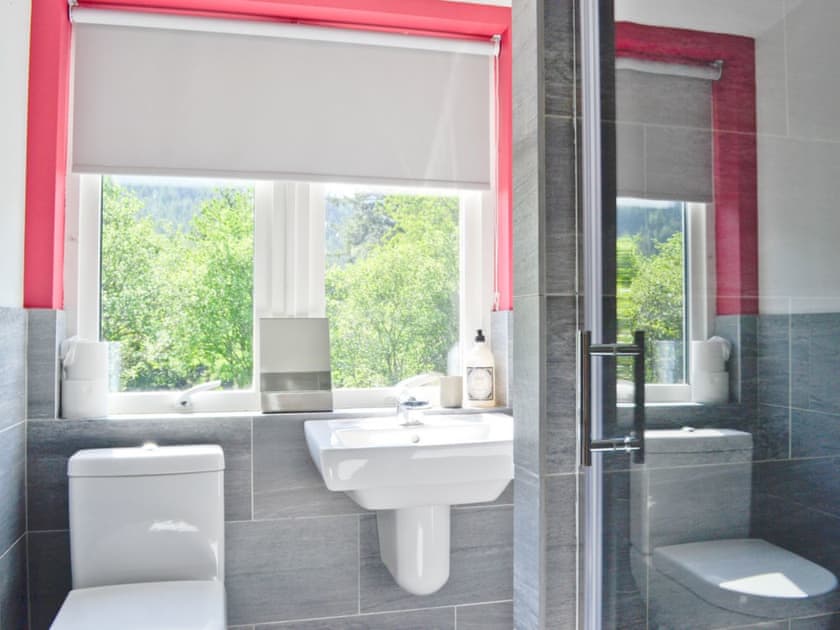 En-suite with separate shower cubicle | The Ranch, Glen Massan, near Dunoon