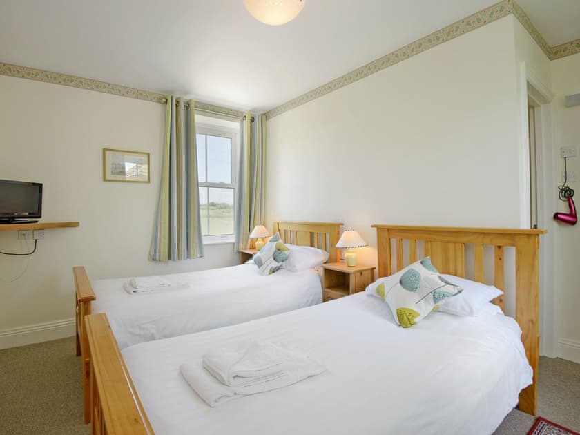 Charming twin bedroom | Fernlea, Acton, near Langton Matravers
