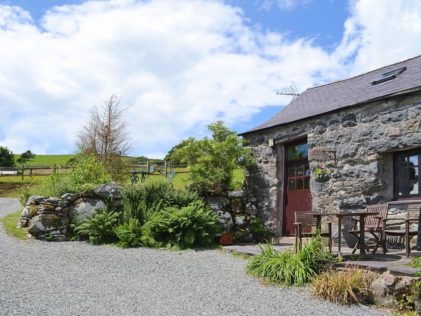 Charming barn conversion in rural Wales | The Hayloft Barn - Tyddyn Iolyn, near Criccieth