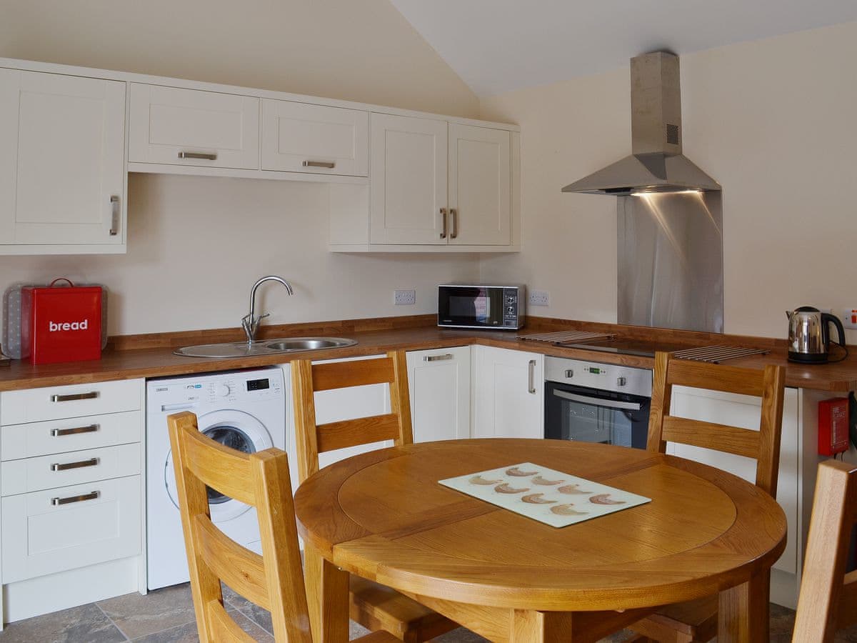 Dunstall Lodge Barns - The Parlour - Holiday lodge in Central England - Image 4