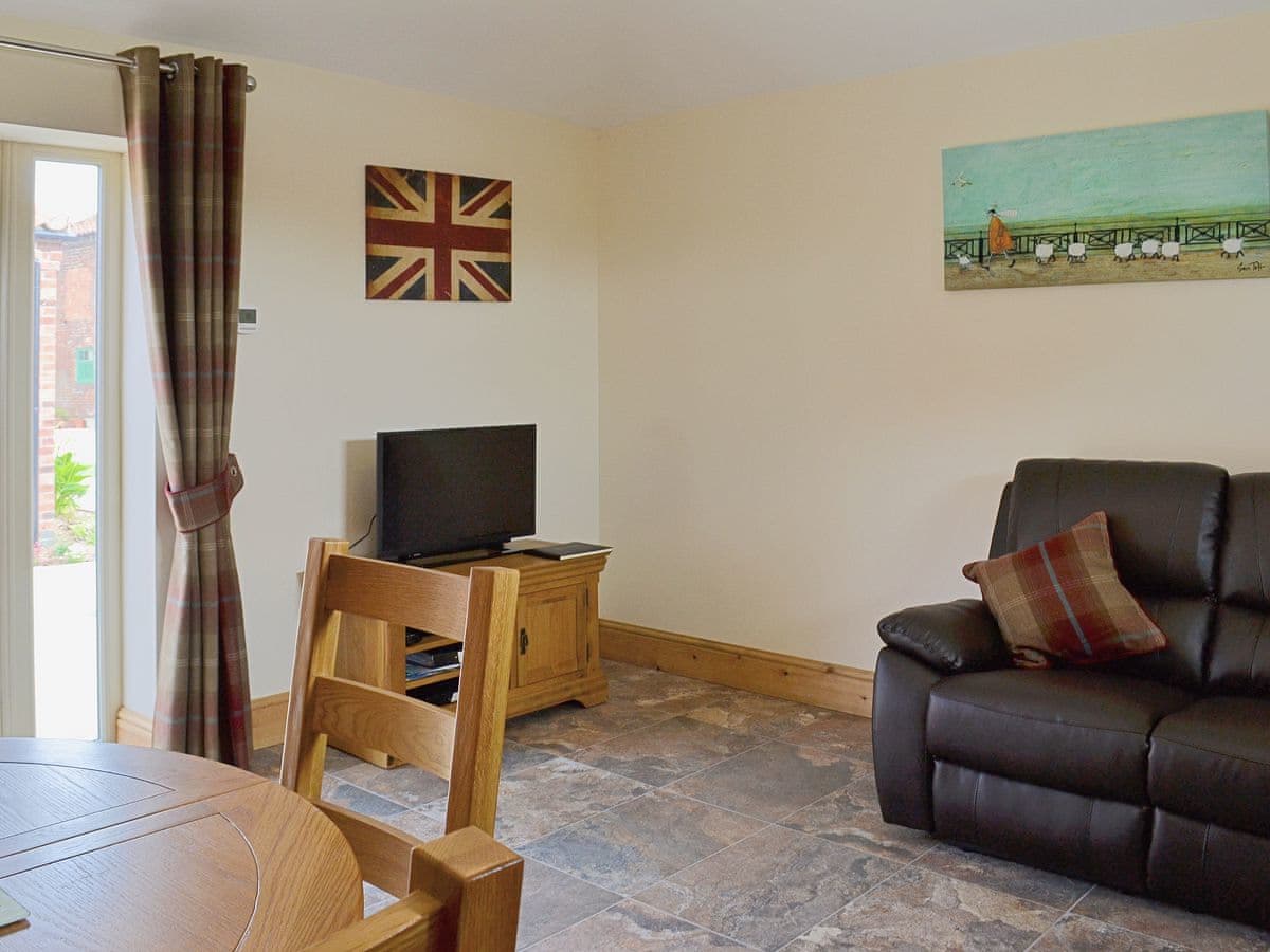 Dunstall Lodge Barns - The Old Dairy - Holiday lodge in Central England - Image 3