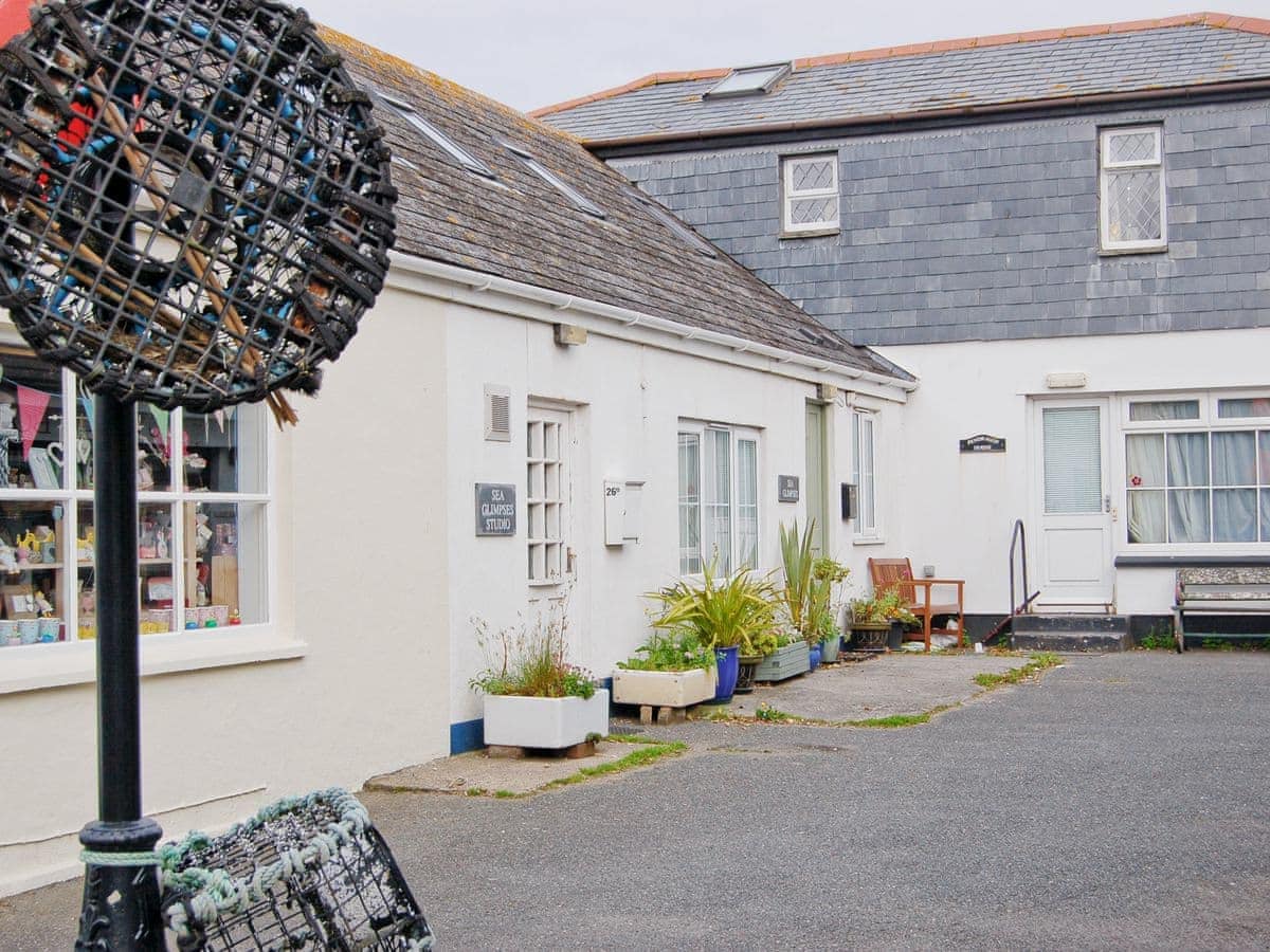 Sea Glimpses Cottage Ref 17175 In Port Isaac Cornwall