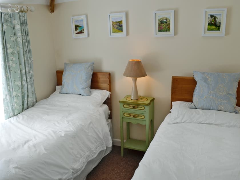 Cosy Twin Bedroom  | Ostlers, Boscastle