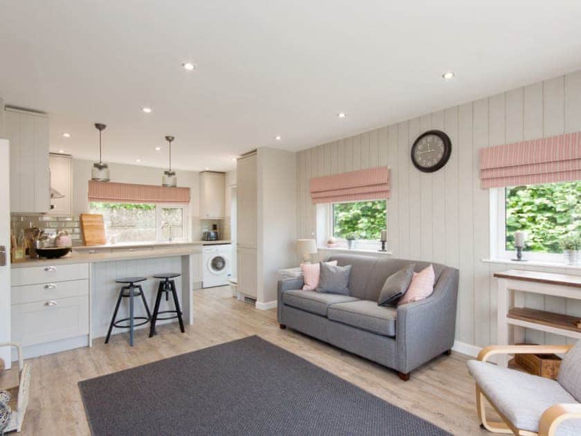 Well presented open plan living/dining room/kitchen | Rockmount 1, Salcombe