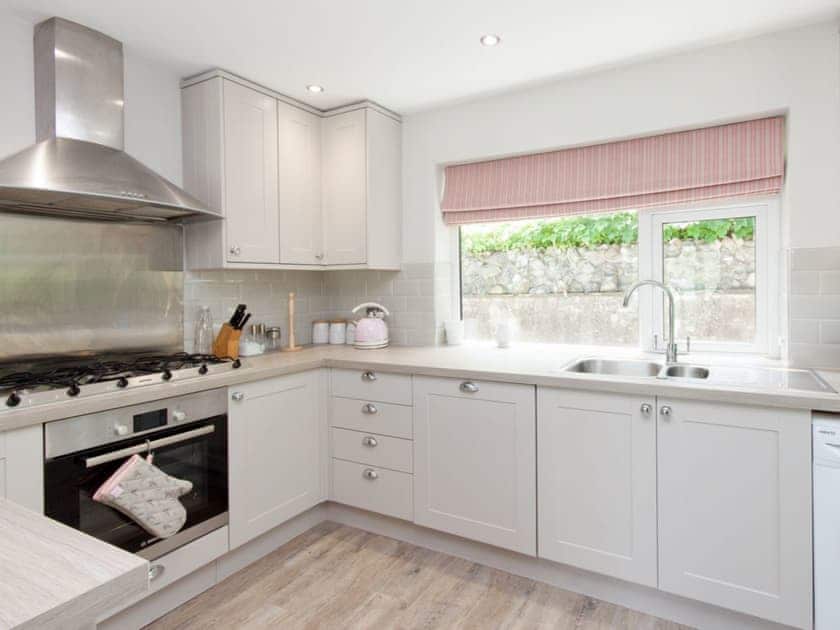 Well equipped kitchen | Rockmount 1, Salcombe
