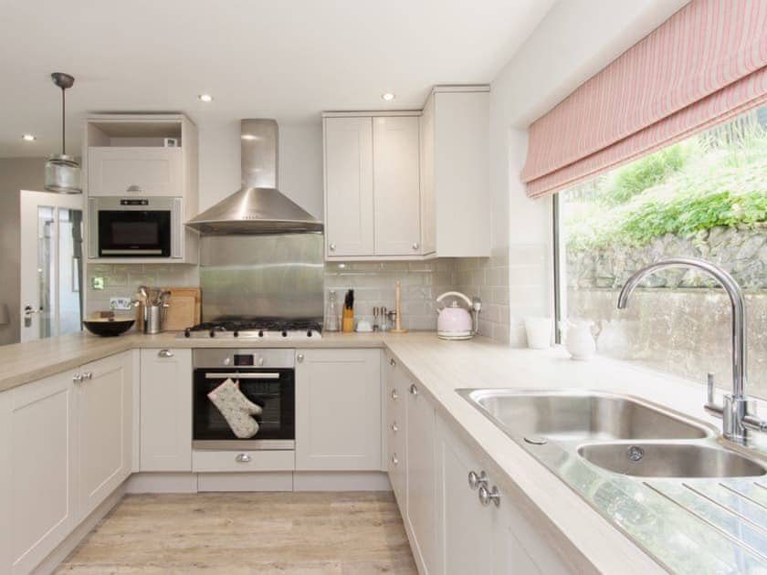 Well equipped kitchen | Rockmount 1, Salcombe