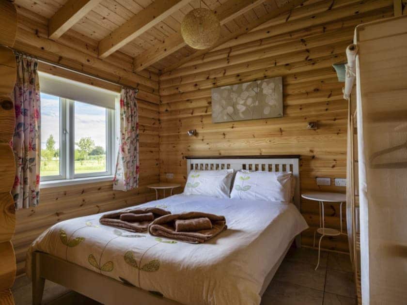The romantic double bedroom | Quail Lodge - Mackinder Farms, Brayton, Selby