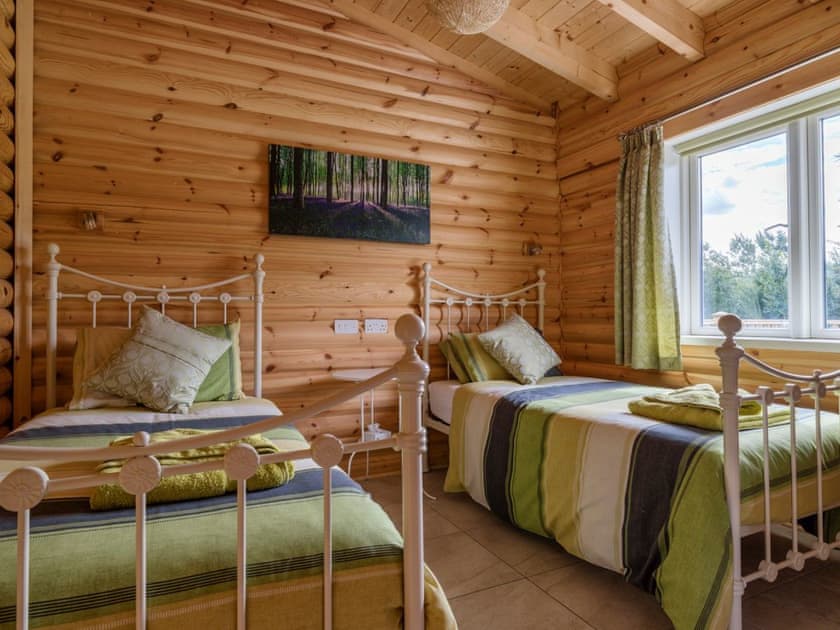 Comfortable and cosy twin bedded room | Quail Lodge - Mackinder Farms, Brayton, Selby