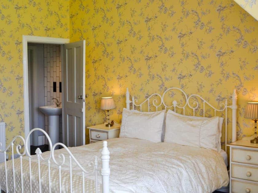 Double bedroom with en-suite | South Cliff Sands II, Scarborough