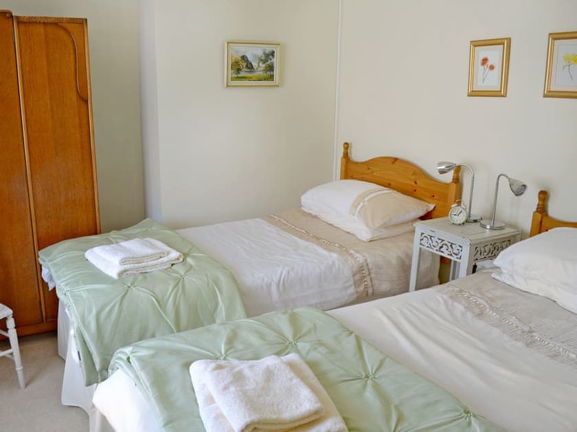 Cosy twin bedroom | Pant Glas Mawr Cottage, Axton, near Holywell
