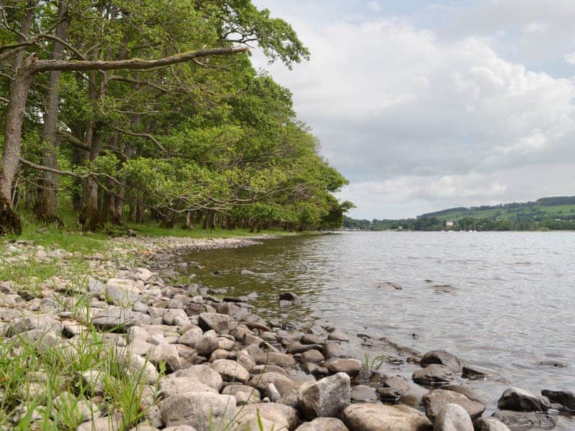 Along the water’s edge | Bellegrove Cottage, Watermillock, Ullswater