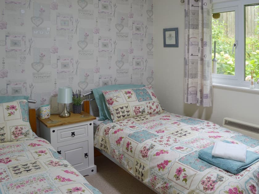Beautifully and tastefully decorated twin bedroom | Bryn Rodyn, Graigfechan, near Ruthin