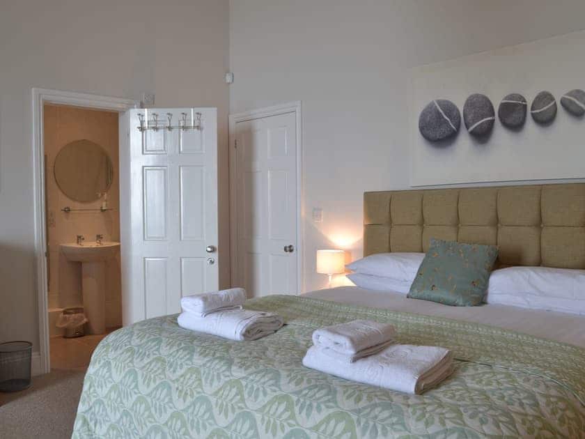 Double bedroom with En-Suite | Apartment 14 - Astor House, Torquay