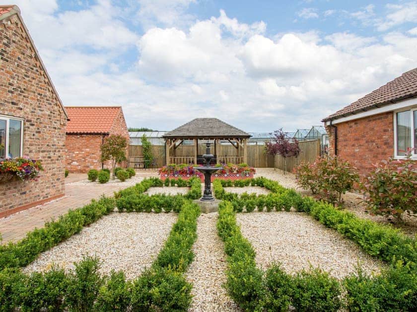 Ornamental garden features |  Meals Farm Cottages, North Somercotes, near Louth