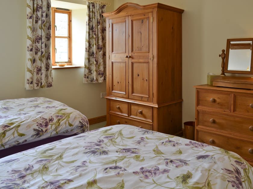 Twin bedroom | The Stables - Home Farm Holiday Cottages, Slingsby, near Malton
